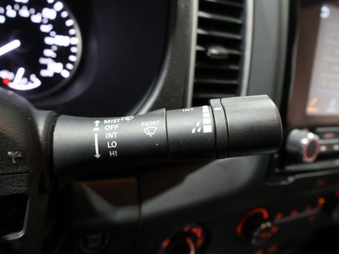 Used 2024 Nissan Frontier SV image 41