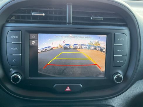 Used 2025 Kia Soul LX w/ LX Technology Package FWD image 24