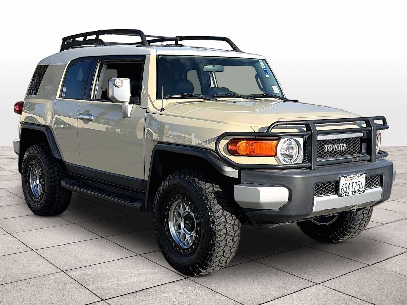 Used 2008 Toyota FJ Cruiser 4WD w/ Upgrade Pkg 2 image 2