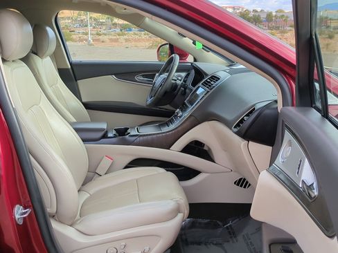 Used 2019 Lincoln Nautilus Reserve w/ Ultimate Package image 32