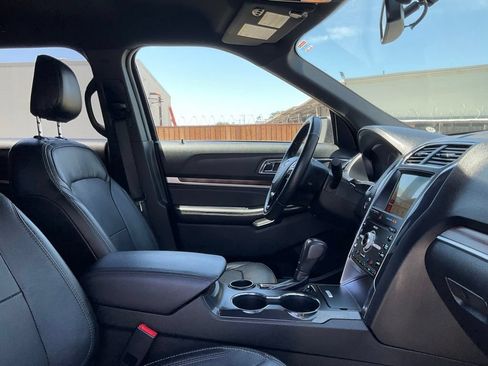 Used 2019 Ford Explorer Limited w/ Class III Trailer Tow Package FWD image 33