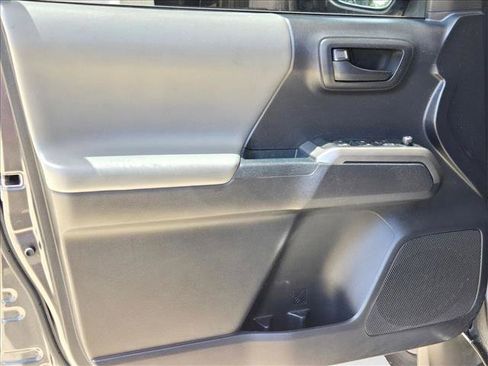 Used 2018 Toyota Tacoma SR5 RWD image 10