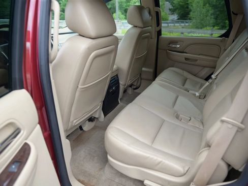 Used 2010 Cadillac Escalade Luxury AWD/4WD image 75