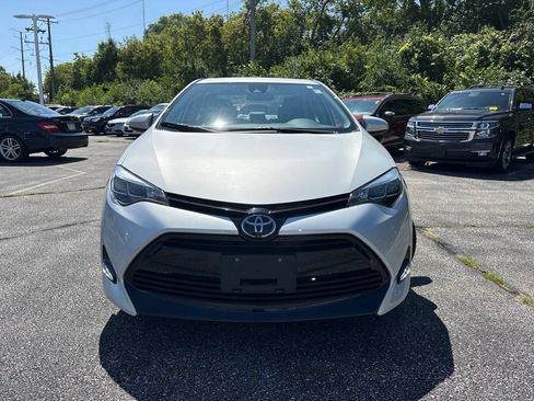 Used 2018 Toyota Corolla XLE FWD image 2