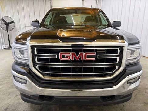 Used 2019 GMC Sierra 1500 SLE w/ SLE Value Package AWD/4WD image 2