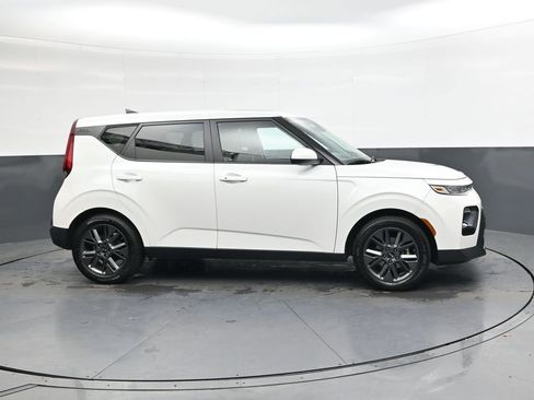 Used 2021 Kia Soul EX image 3