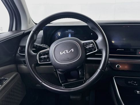 Used 2025 Kia Carnival FWD image 18
