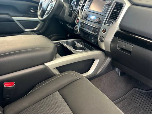 Used 2017 Nissan Titan SV AWD/4WD image 18