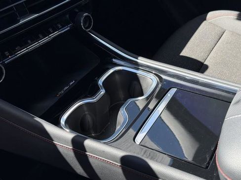 Used 2024 Chevrolet Traverse Z71 image 21