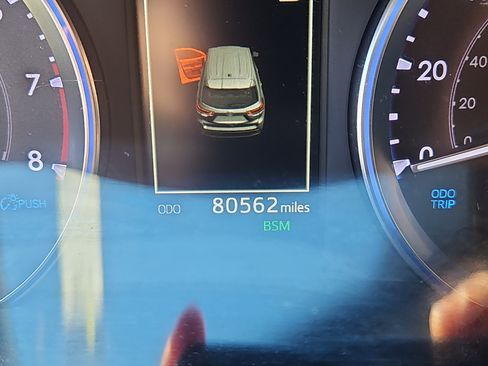 Used 2019 Toyota Highlander XLE AWD/4WD image 6