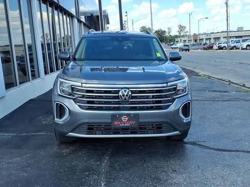 Used 2025 Volkswagen Atlas SE AWD/4WD image 2