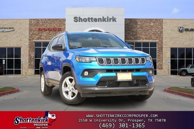 Used 2023 Jeep Compass Latitude AWD/4WD image 1