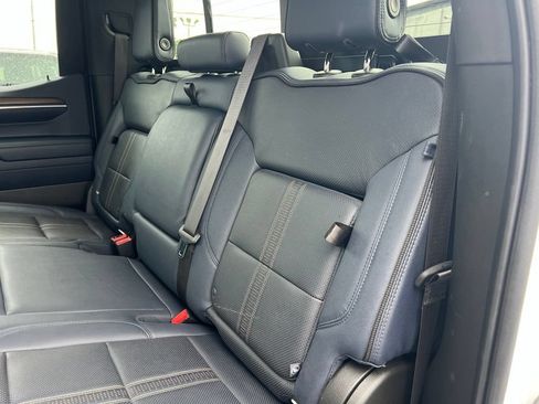 Used 2022 Chevrolet Silverado 1500 High Country w/ Technology Package AWD/4WD image 17