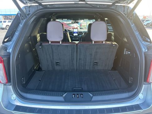 Used 2022 Ford Explorer Platinum w/ Equipment Group 601A image 43