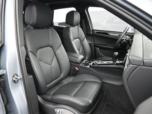 Certified 2026 Porsche Macan AWD/4WD image 29
