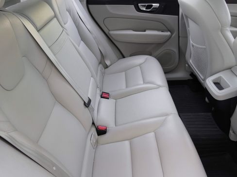 Used 2020 Volvo XC60 T5 Momentum w/ Protection Package FWD image 36