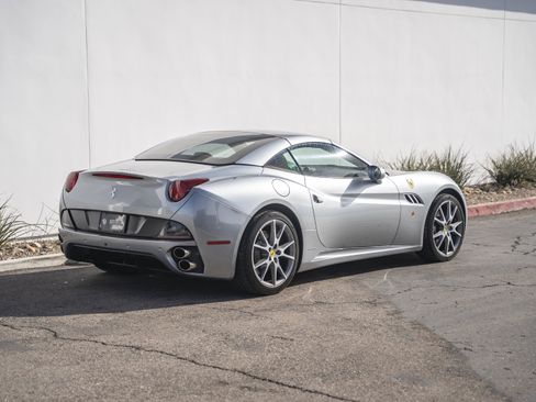 Used 2010 Ferrari California image 11