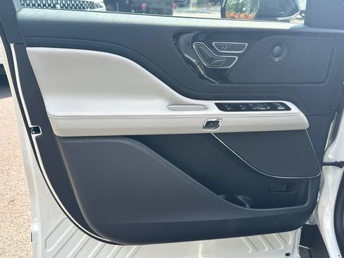New 2026 Lincoln Aviator Reserve w/ Jet Appearance Package AWD/4WD image 11