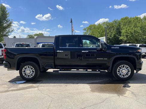Used 2022 Chevrolet Silverado 2500 High Country w/ Safety Package II AWD/4WD image 5