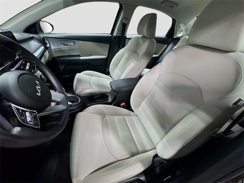 Used 2023 Kia Forte LXS w/ LXS Technology Package image 15