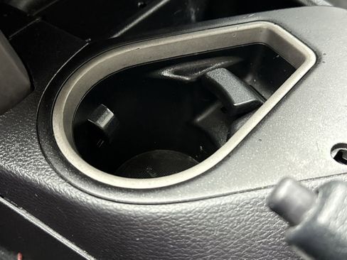 Used 2018 Toyota RAV4 LE FWD image 28