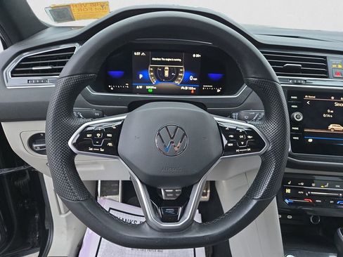 Used 2022 Volkswagen Tiguan SE R-Line image 18