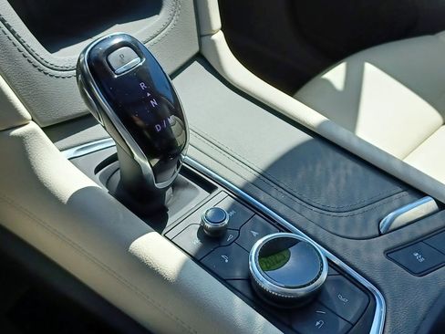 Used 2025 Cadillac XT6 Premium Luxury w/ LPO, Floor Liner Package AWD/4WD image 28