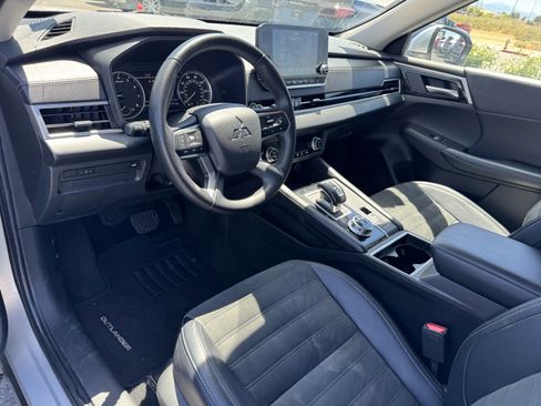 Used 2024 Mitsubishi Outlander SE Black Edition FWD image 13