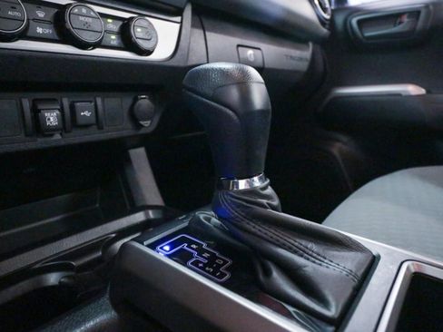 Used 2022 Toyota Tacoma SR5 RWD image 19