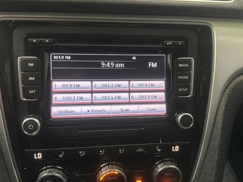 Used 2012 Volkswagen Passat 2.5 SE FWD image 12