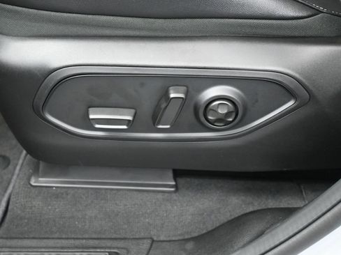 New 2025 Jeep Grand Cherokee L Limited w/ Black Appearance Package RWD image 18