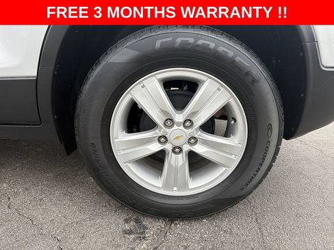 Used 2020 Chevrolet Trax LT w/ LT Convenience Package FWD image 32