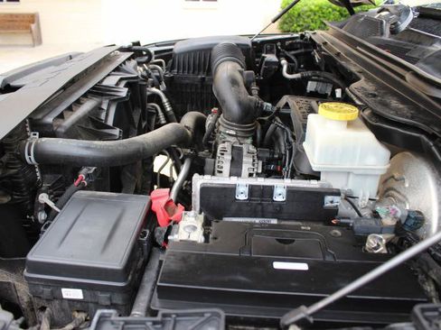 Used 2019 RAM 1500 Laramie w/ Sport Appearance Package AWD/4WD image 29
