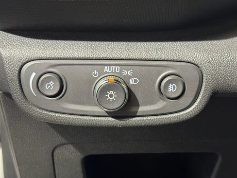Used 2021 Chevrolet TrailBlazer ACTIV w/ Technology Package FWD image 10