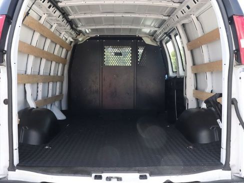 Used 2023 GMC Savana 2500 w/ Driver Convenience Package image 15