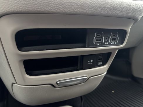 Used 2022 Chrysler Pacifica Touring-L image 19