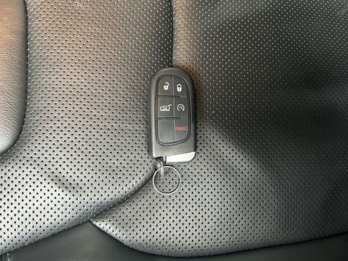 Used 2020 Jeep Cherokee Limited image 33