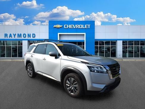Used 2022 Nissan Pathfinder SV w/ SV Premium Package AWD/4WD image 10