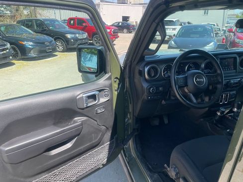 Used 2023 Jeep Wrangler Unlimited w/ Cold Weather Group AWD/4WD image 10