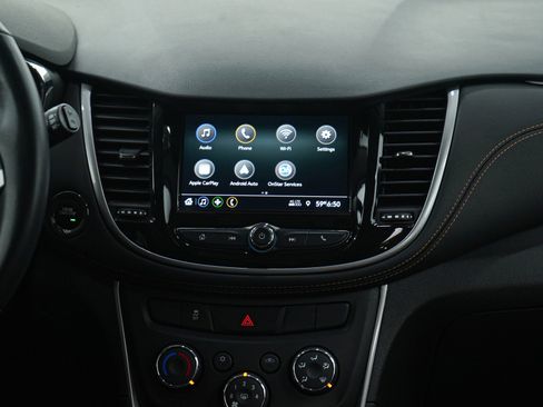 Used 2022 Chevrolet Trax LT w/ LT Convenience Package image 15