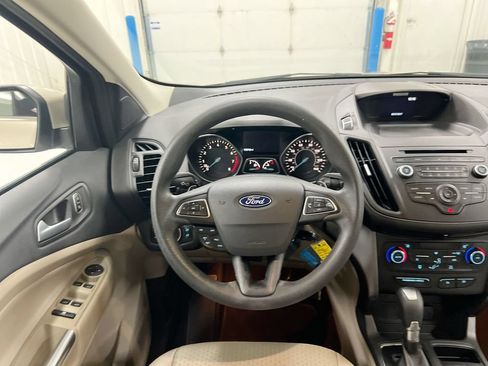 Used 2017 Ford Escape SE FWD image 11