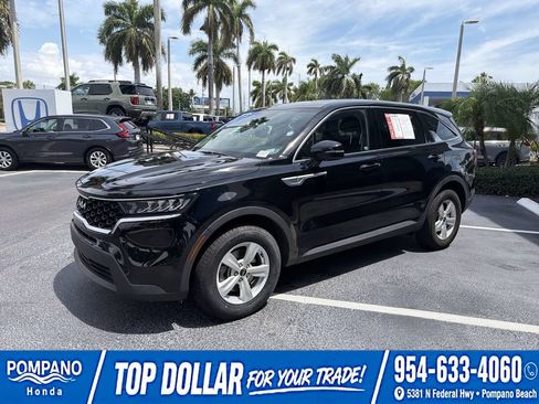Used 2023 Kia Sorento LX FWD image 4