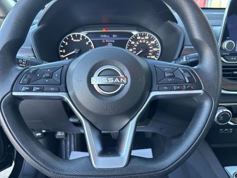 Used 2024 Nissan Altima 2.5 SV image 13