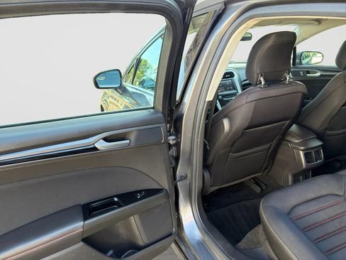 Used 2013 Ford Fusion SE FWD image 14