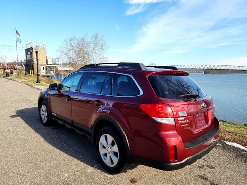 Used 2011 Subaru Outback 2.5i Premium image 3