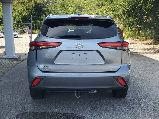 Used 2020 Toyota Highlander XLE FWD image 9