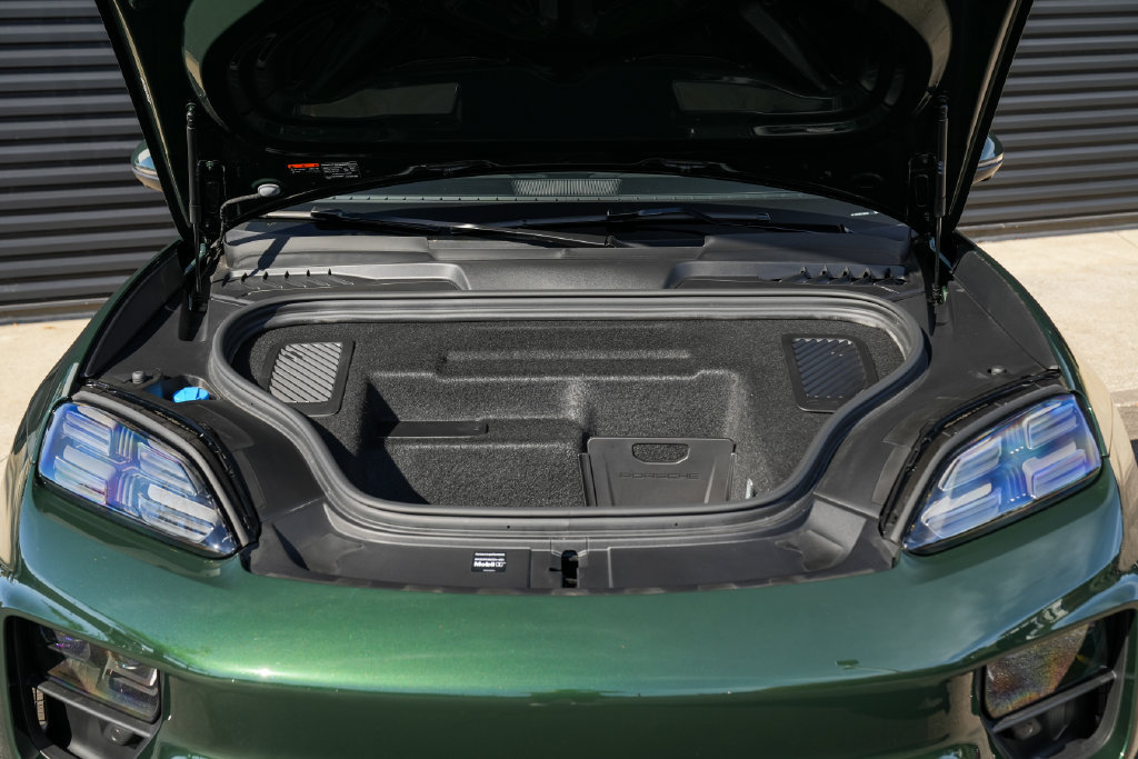 Certified 2026 Porsche Macan 4 Electric AWD/4WD image 10