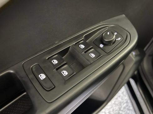 Used 2022 Volkswagen Taos S AWD/4WD image 38
