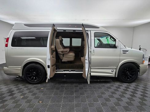 Used 2018 Chevrolet Express 2500 w/ Enhanced Convenience Package image 8