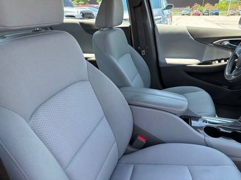 Used 2018 Chevrolet Malibu LT FWD image 25